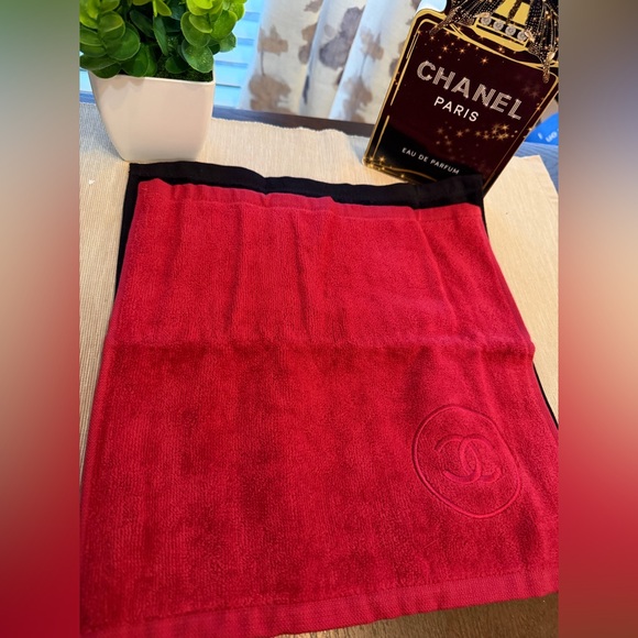 CHANEL Bath Rag Set - Picture 3 of 10